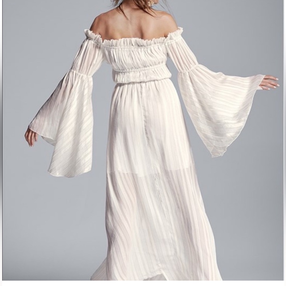 VENUS Elegant Off-Shoulder White Maxi Dress - Picture 2 of 16